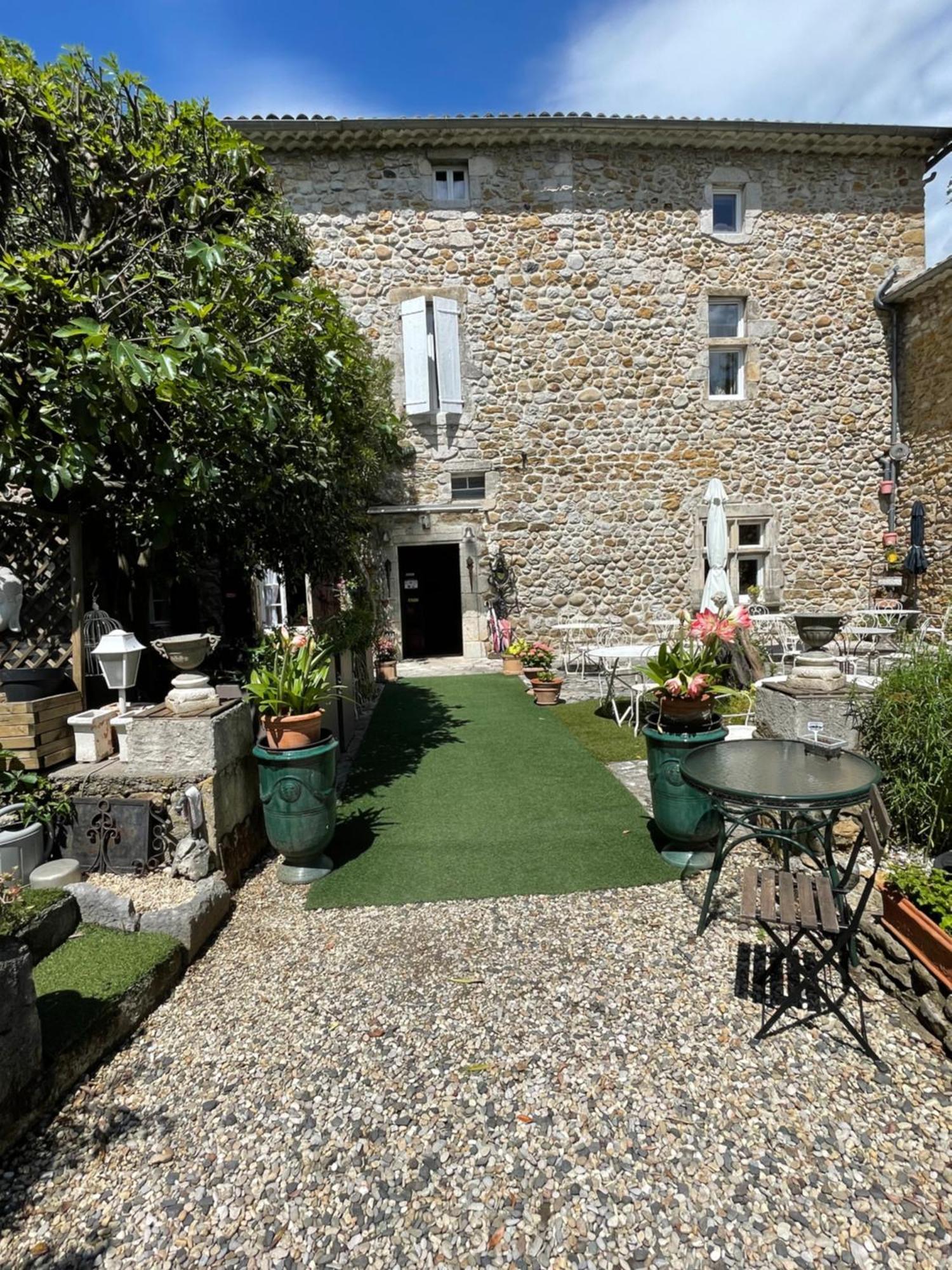 Hotel Le Manoir Du Raveyron Vallon-Pont-dʼArc Exterior foto